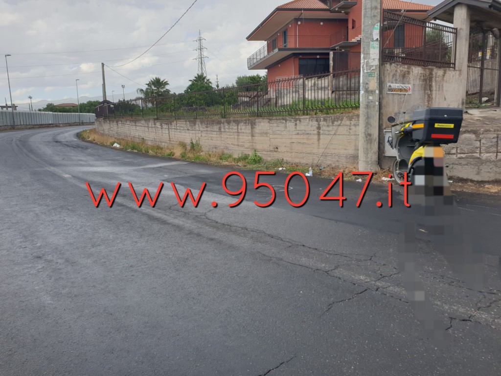 SCONTRO SCOOTER-AUTO IN ZONA PALAZZOLO, DUE FERITI