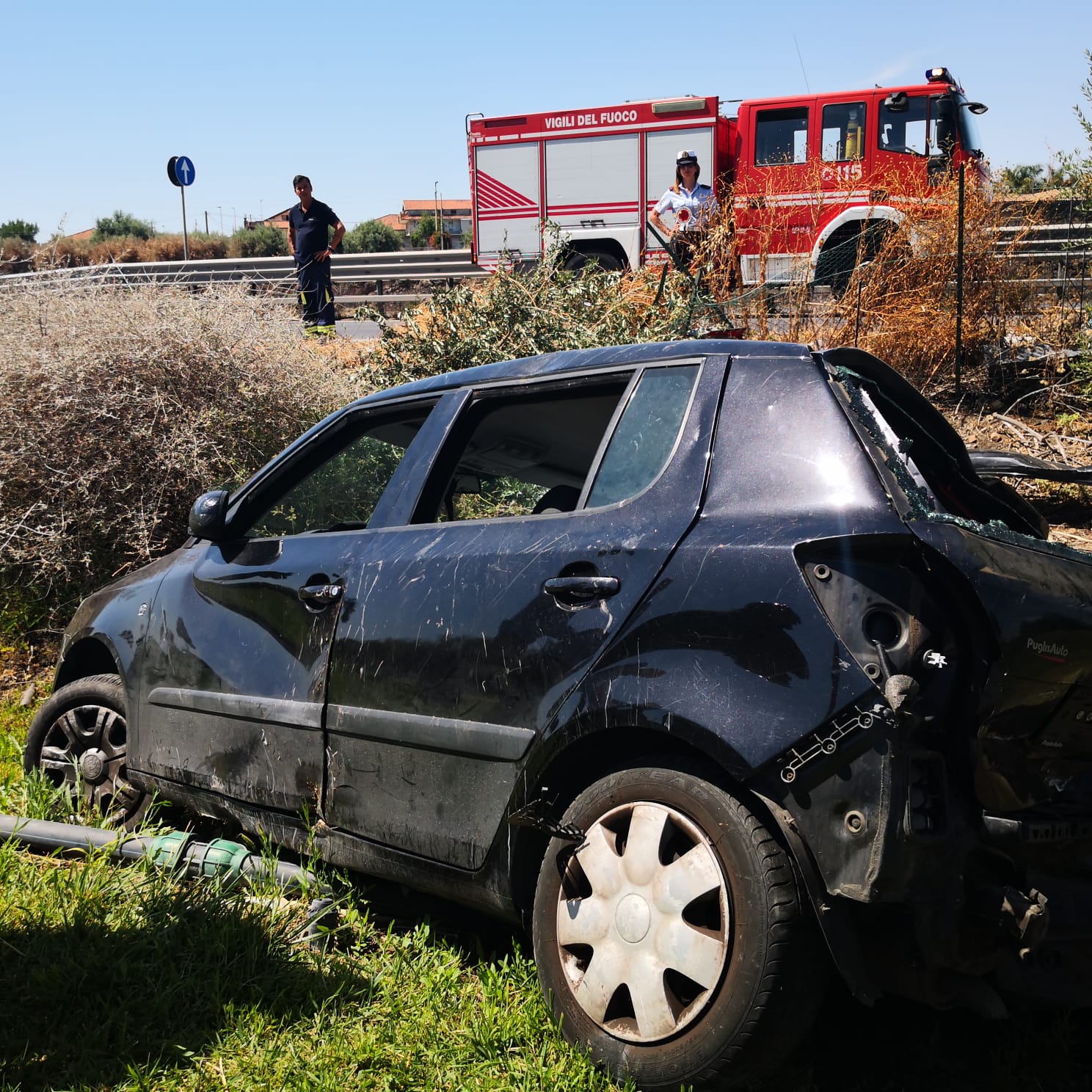 INCIDENTE QUESTA MATTINA SULLA SS121 - AUTO FINISCE FUORI STRADA