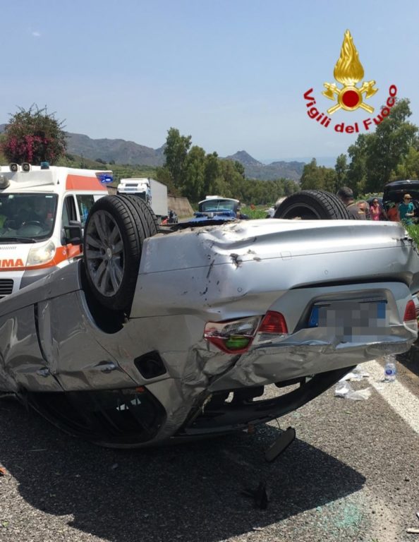 INCIDENTE SULL’A18 MESSINA-CATANIA, FERITI 5 GIOVANI DI SANTA MARIA DI LICODIA