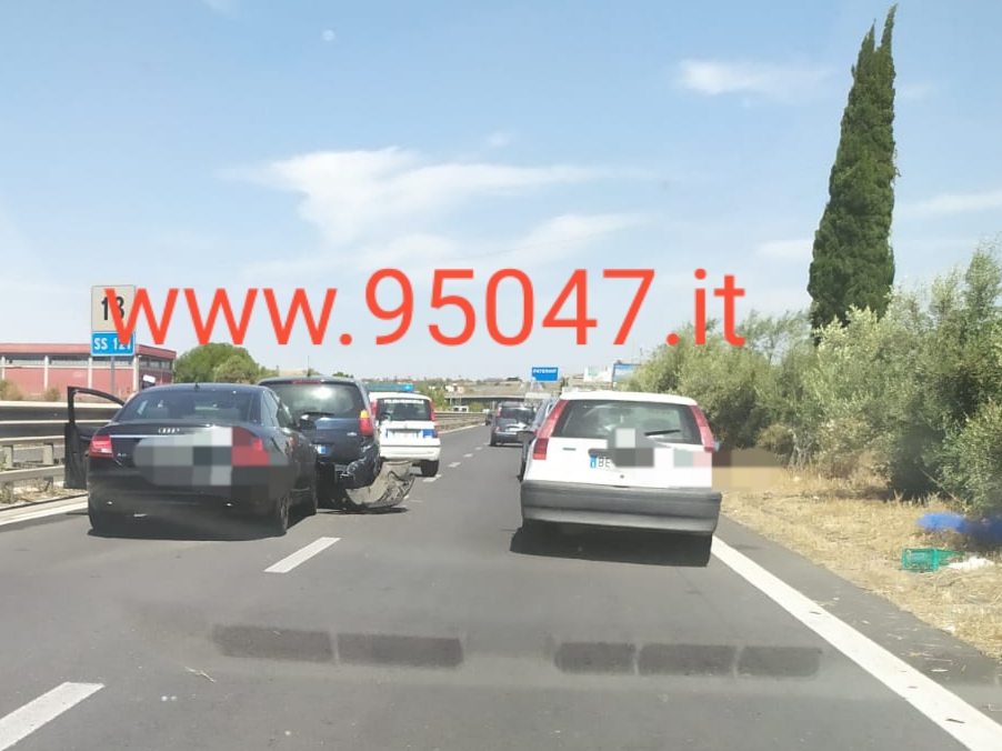 INCIDENTE QUESTA MATTINA SULLA SS121 - AUTO FINISCE FUORI STRADA