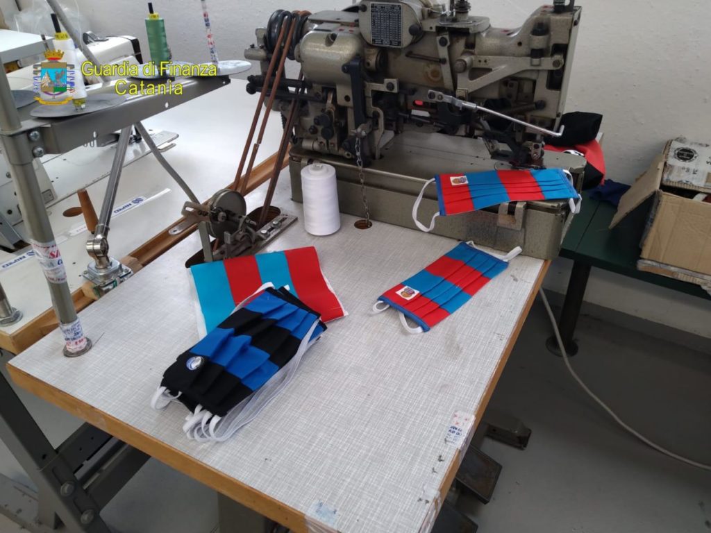 SEQUESTRATE A BRONTE MASCHERINE FALSE PER BAMBINI CON LOGHI DI SQUADRE DI CALCIO E CARTONI ANIMATI