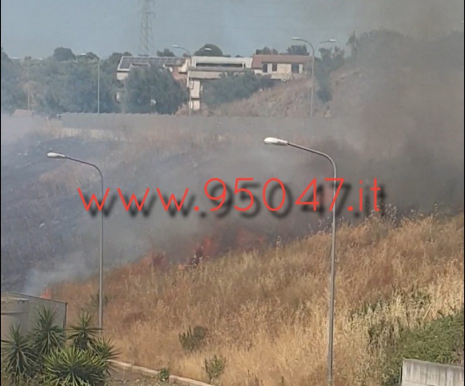 PATERNO’ INCENDIO DI STERPAGLIE IN ZONA SCALA VECCHIA
