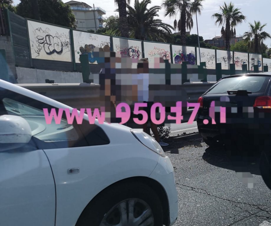 INCIDENTE SULLA SS121, SCOOTER A TERRA