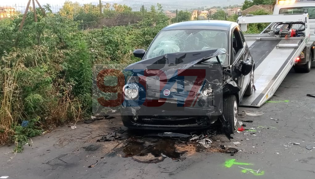 SCONTRO FRONTALE NELLA NOTTE IN VIA NAZARIO SAURO