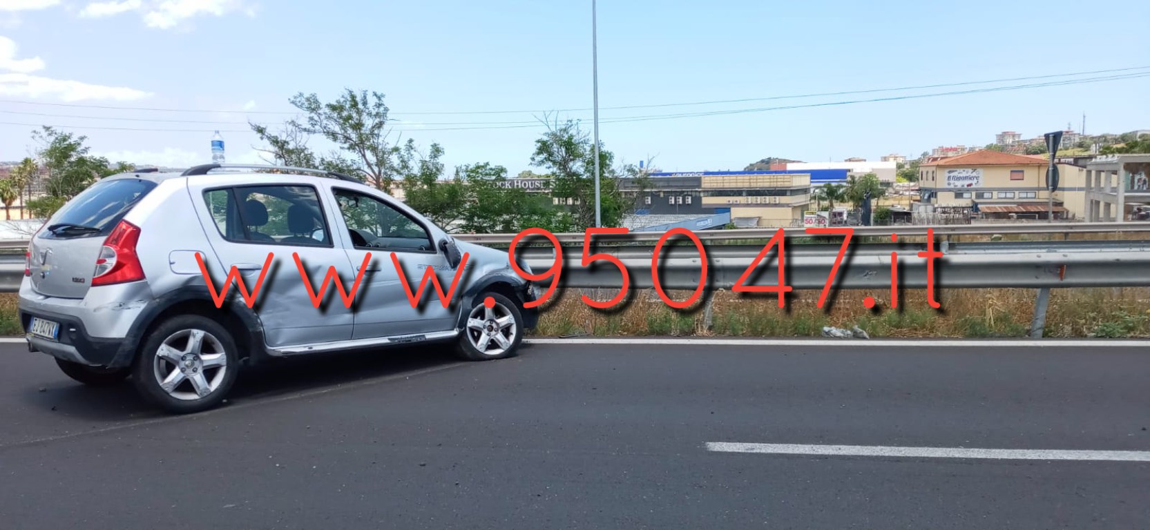 GRAVE INCIDENTE SULLA TANGENZIALE DI CATANIA, VIGILI DEL FUOCO SUL POSTO