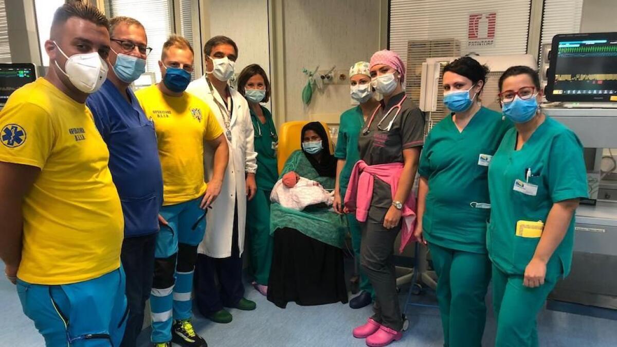 TAORMINA, MAMMA SUPERA COVID E ABBRACCIA  LA SUA BIMBA NATA PREMATURA - 