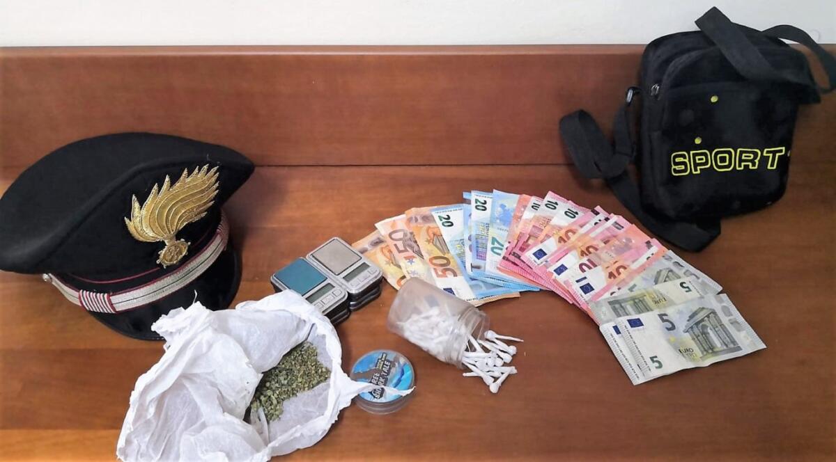 CATANIA: SPACCIATORE CONTINUAVA A "LAVORARE" DAI DOMICILIARI - 