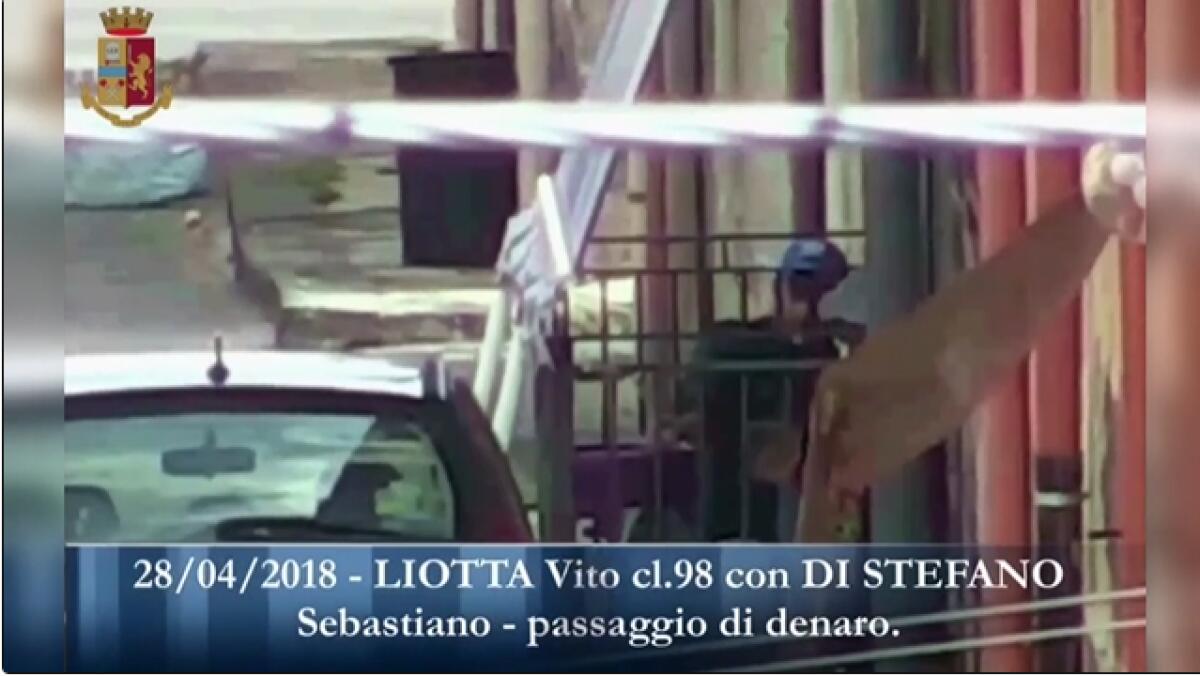 BANDA DI SPACCIATORI DI DROGA CON MINORENNI, 15 ARRESTI AD ADRANO - 