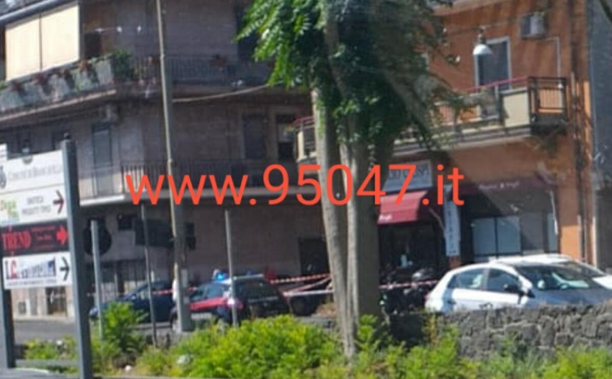 TERRORE A BIANCAVILLA. UOMO ACCOLTELLATO ALLA SCHIENA - 