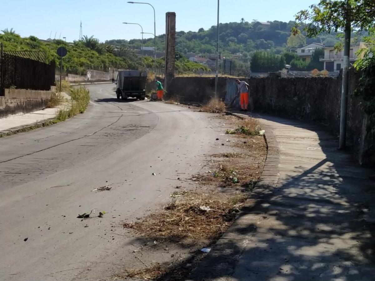 PATERNO’. PULIZIA STRADE, DIVIETI IGNORATI: DIECI MULTE  E DUE RIMOZIONI - 