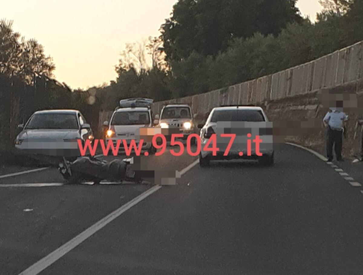 PATERNO': SCONTRO AUTO MOTO, SULLA VECCHIA SS121, FERITO CENTAURO - 