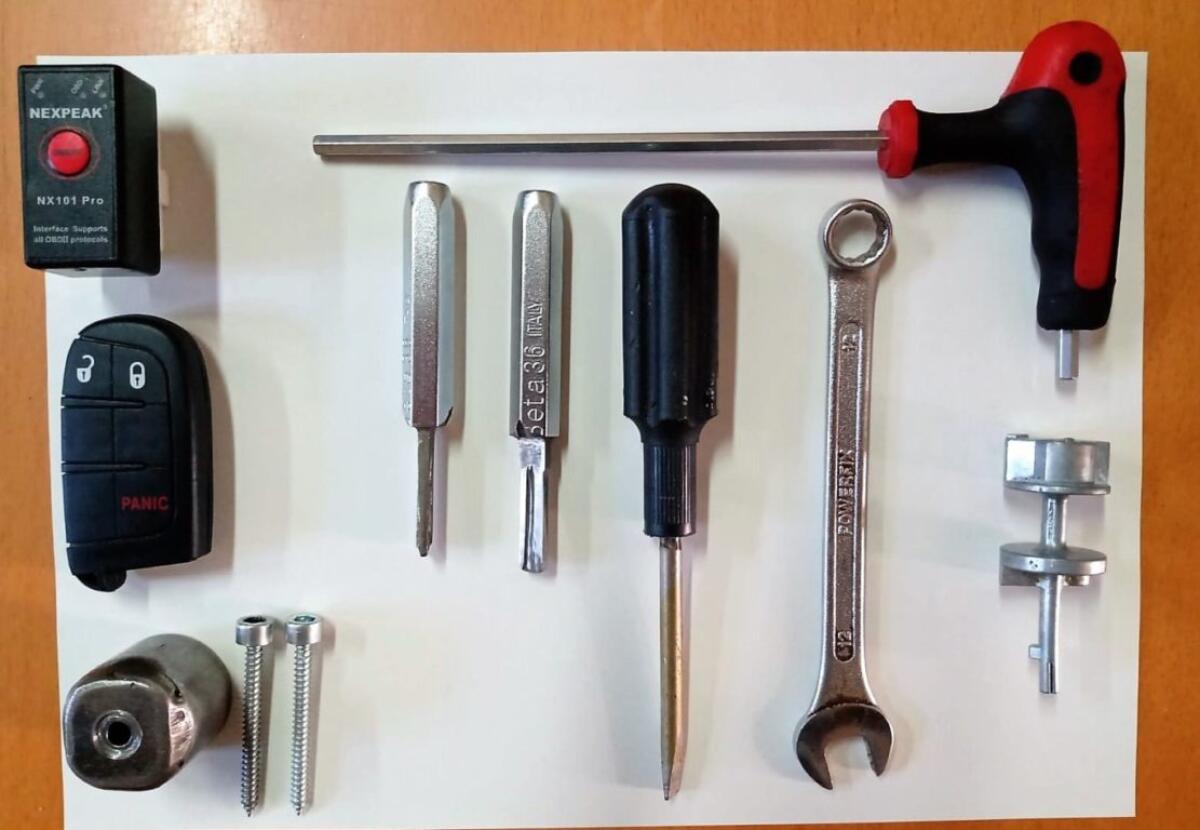 CARABINIERI IN TRASFERTA ARRESTANO DUE LADRI DI AUTO - 