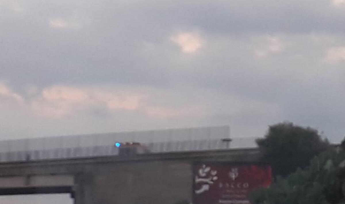 45ENNE PATERNESE, TENTA DI LANCIARSI DA UN PONTE DELLA STATALE 121,  SALVATA DAI CARABINIERI - 