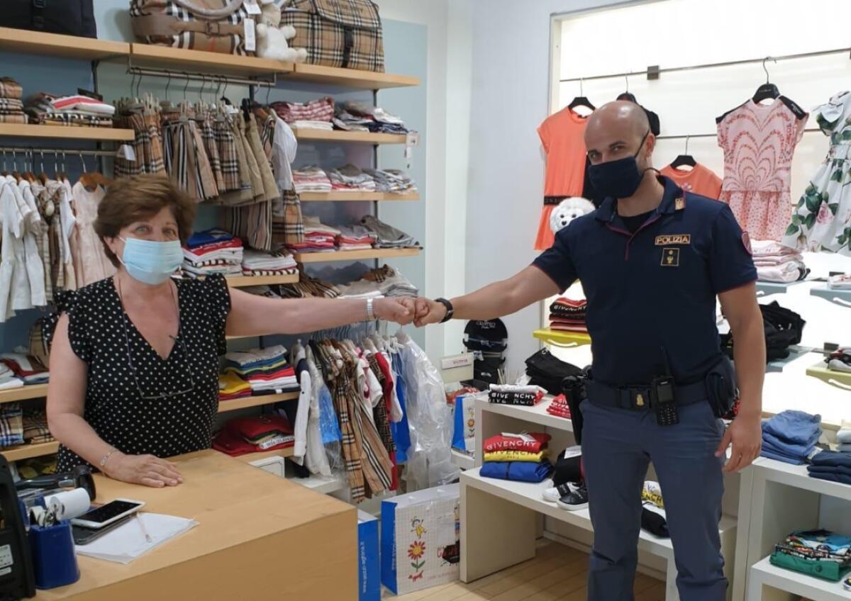 CATANIA: RUBA MAGLIETTE IN UN NEGOZIO PER BAMBINI IN PIENO CENTRO, ARRESTATO - 