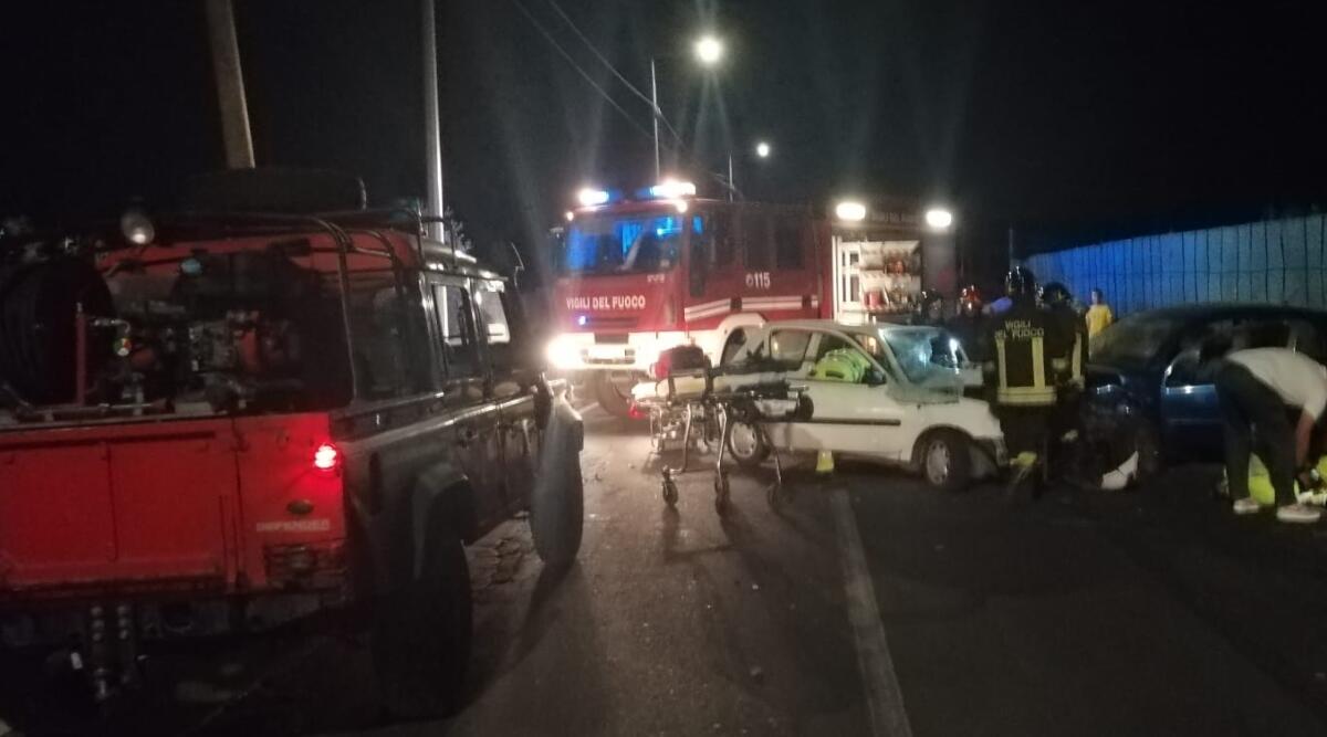INCIDENTE STRADALE A MOTTA SANT'ANASTASIA, DUE FERITI - 