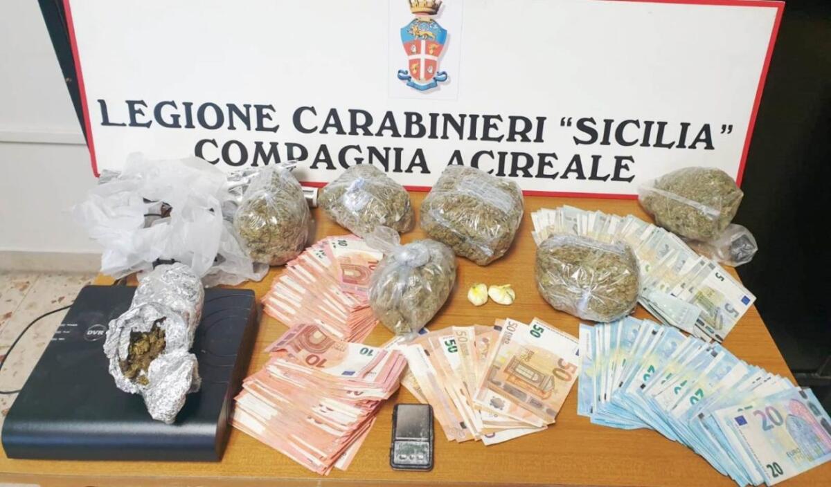 ACIREALE, CONSEGNAVA DROGA INVECE DEL PESCE: ORDINAZIONI SUL TELEFONINO - 