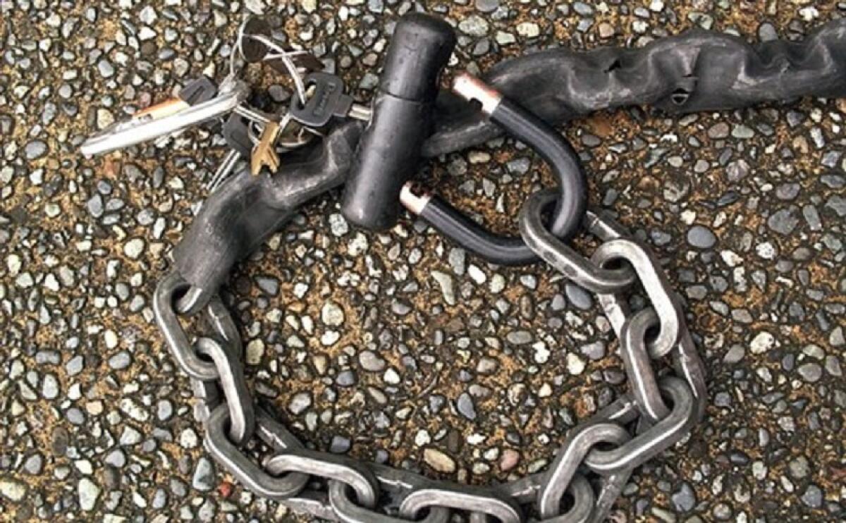 CATANIA: VEDE L’EX RAGAZZA CON UN ALTRO E LI AGGREDISCE CON UNA CATENA,  ARRESTATO - 