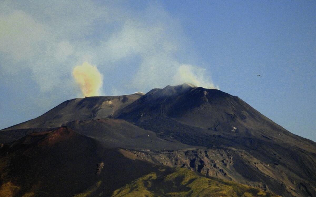 ETNA, ATTIVITÀ ESPLOSIVA NEL NUOVO CRATERE DI SUD-EST - 