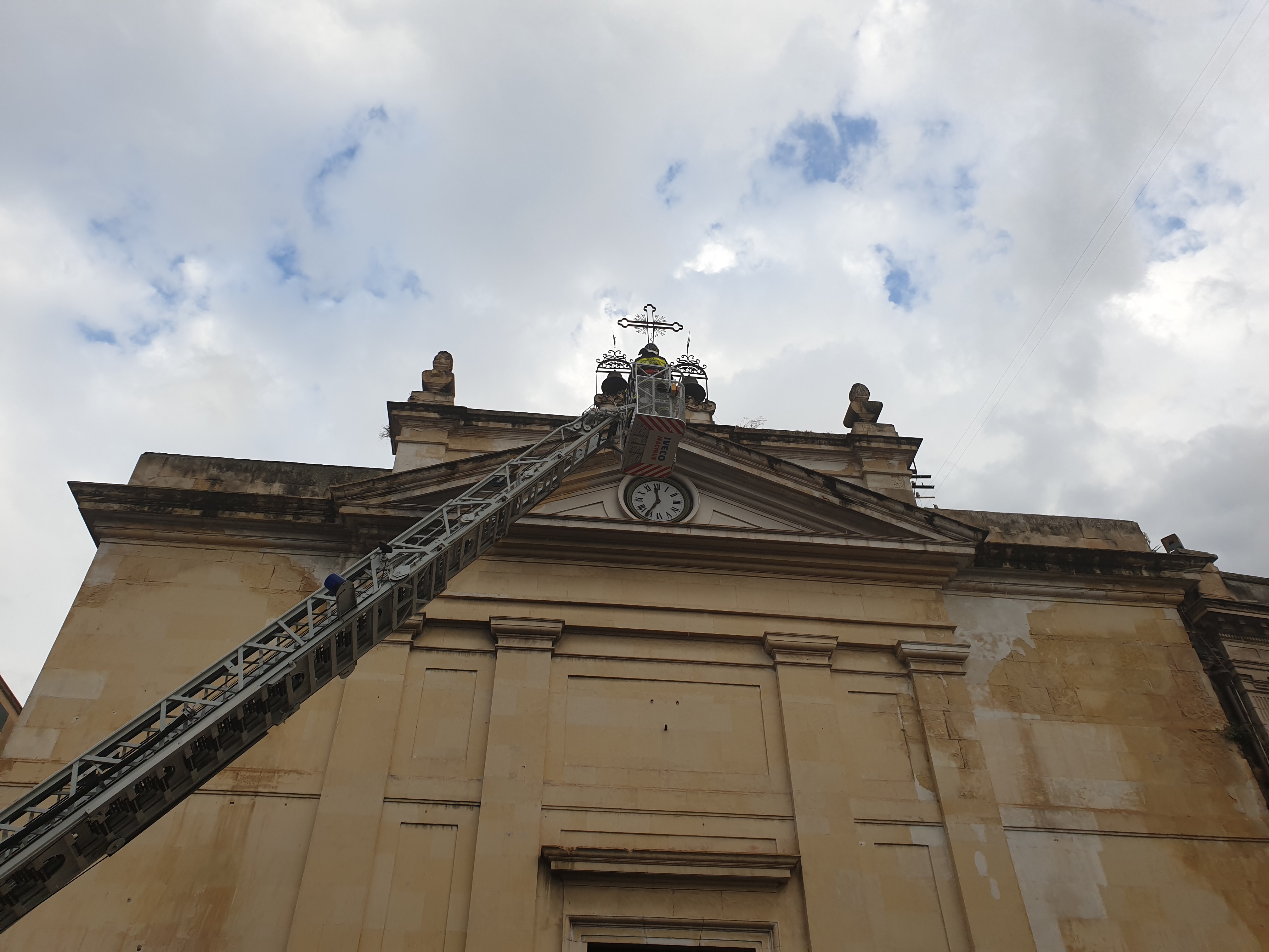 PATERNO': FORTE NUBIFRAGIO STRADE "INVASE" DALL'ACQUA E DANNI