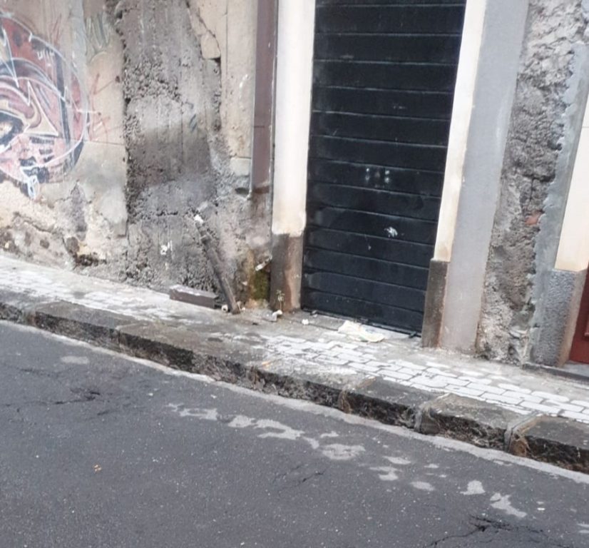 PATERNO: AUTO ROMPE TUBO DEL GAS,INTERVENGONO VVF E CC – LE FOTO