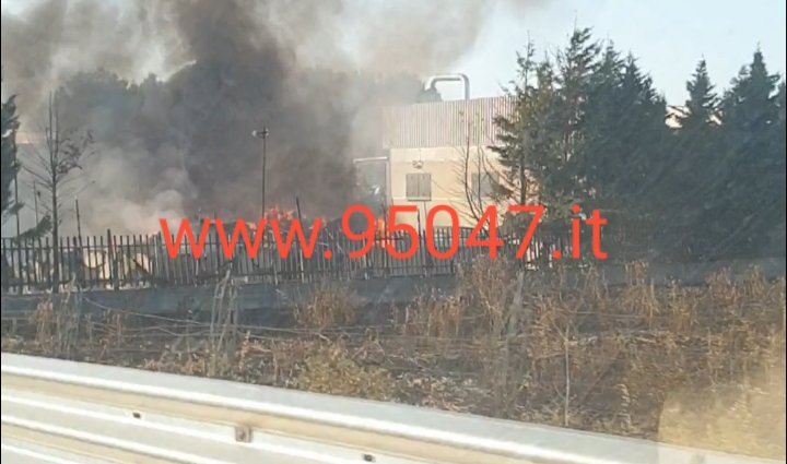 GROSSO INCENDIO IN UNA DITTA DI SMALTIMENTO RIFIUTI INDUSTRIALI NELLA NOTTE