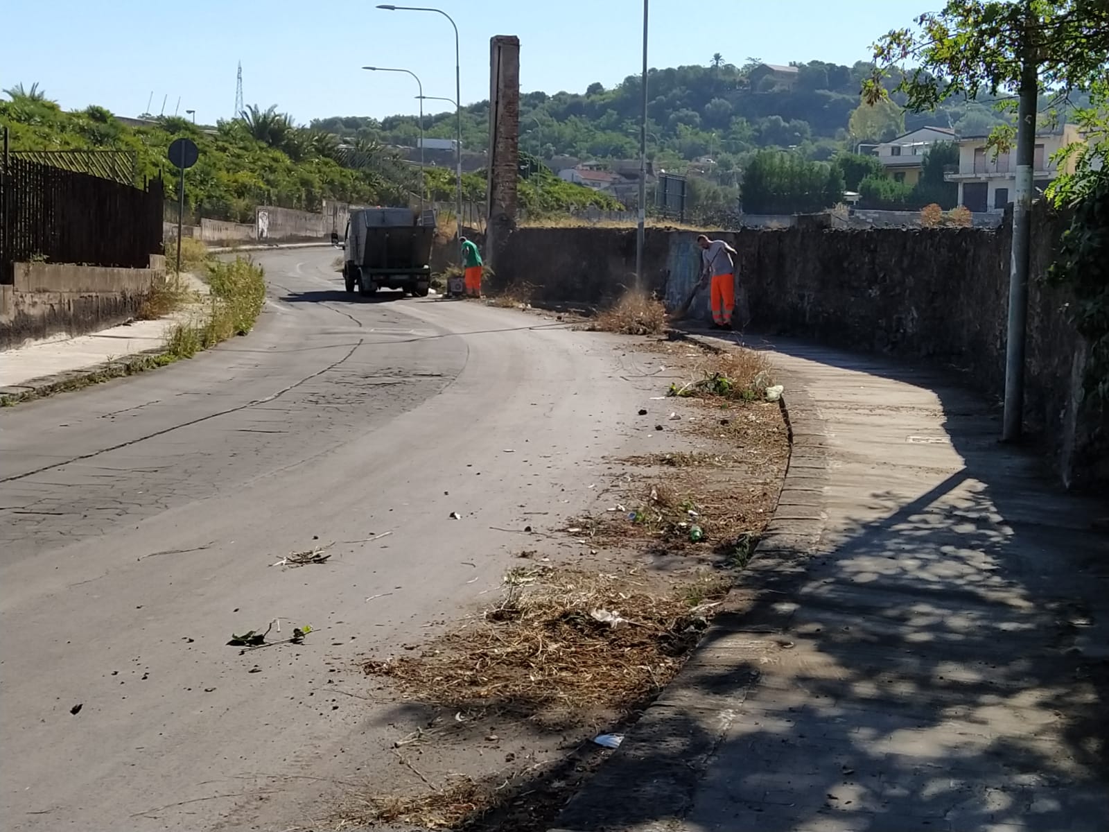 PATERNO’. PULIZIA STRADE, DIVIETI IGNORATI: DIECI MULTE  E DUE RIMOZIONI