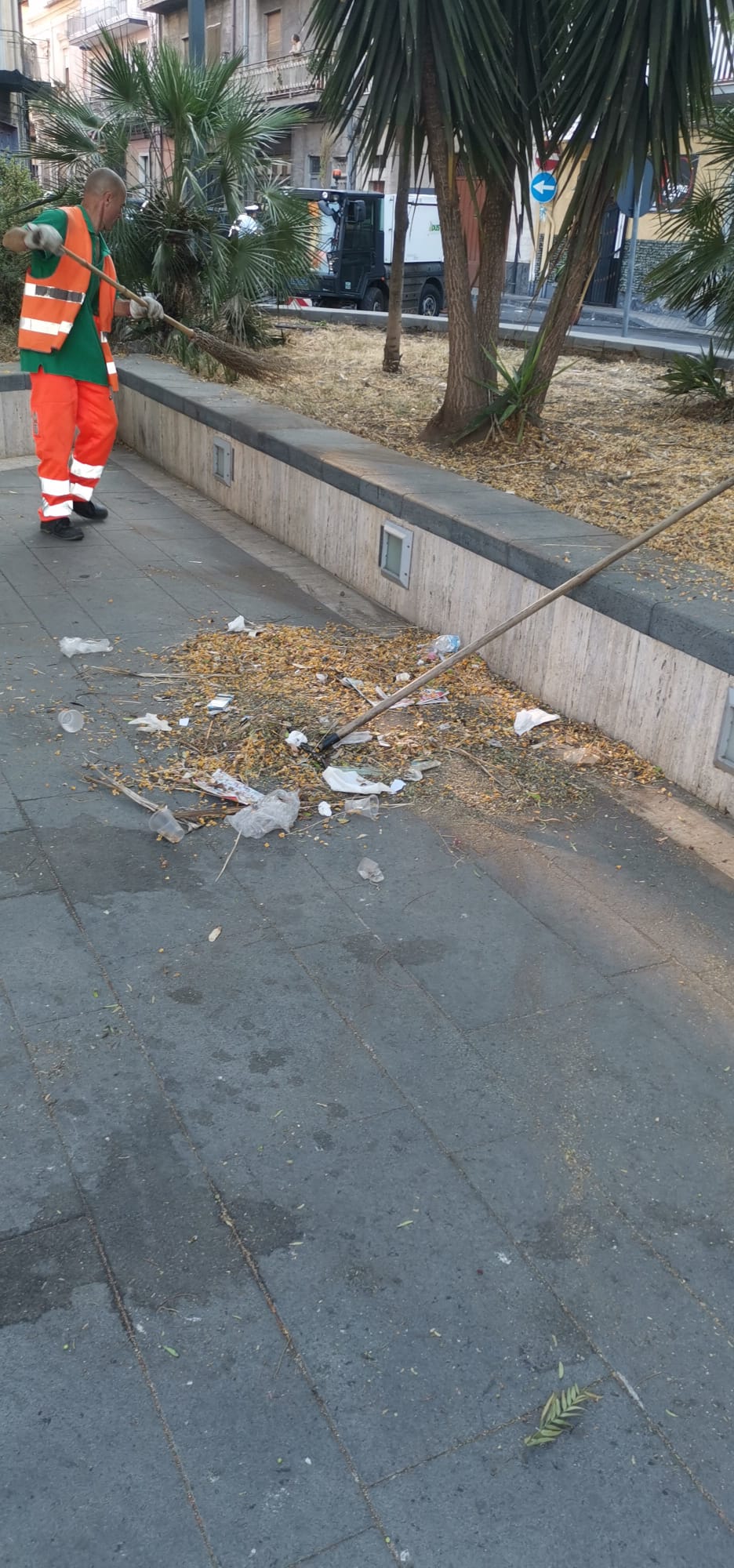 PATERNO’. PULIZIA STRADE, DIVIETI IGNORATI: VENTI MULTE E QUATTRO RIMOZIONI