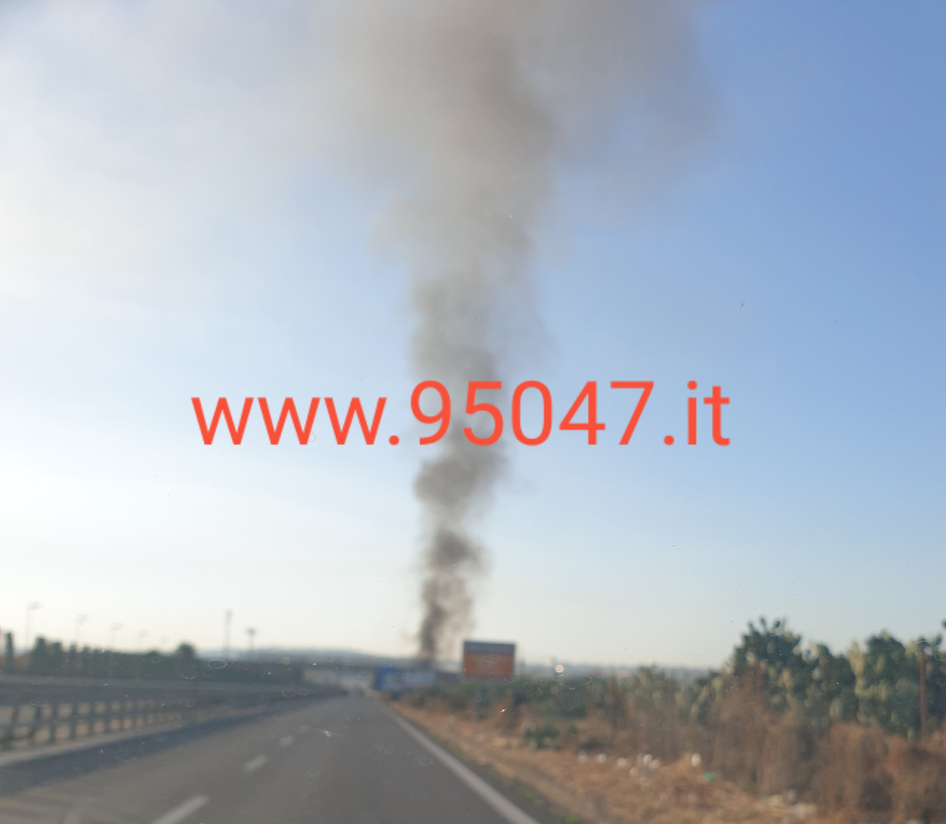 GROSSO INCENDIO IN UNA DITTA DI SMALTIMENTO RIFIUTI INDUSTRIALI NELLA NOTTE