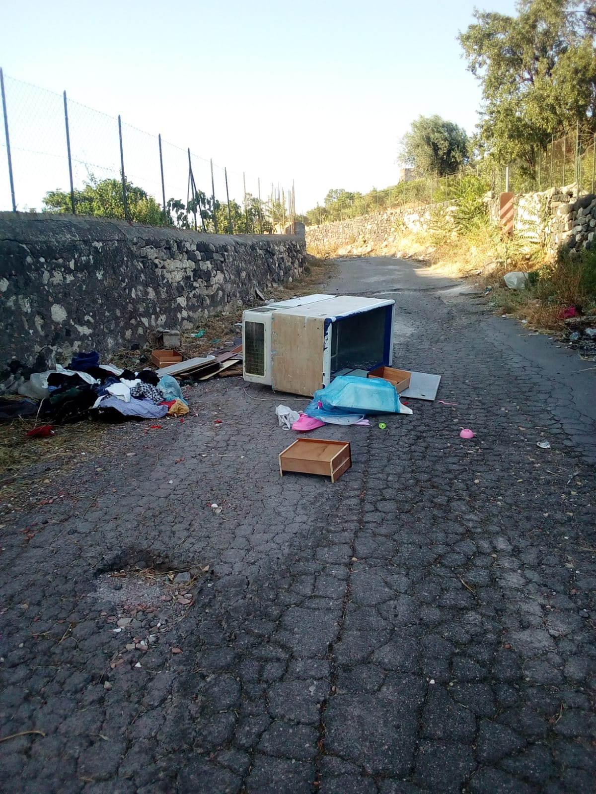 LA SEGNALAZIONE DI UN LETTORE: "SPAZZATURA ABBANDONATA CONTINUAMENTE IN ZONA SAN MARCO "