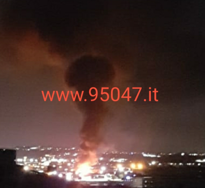 GROSSO INCENDIO IN UNA DITTA DI SMALTIMENTO RIFIUTI INDUSTRIALI NELLA NOTTE