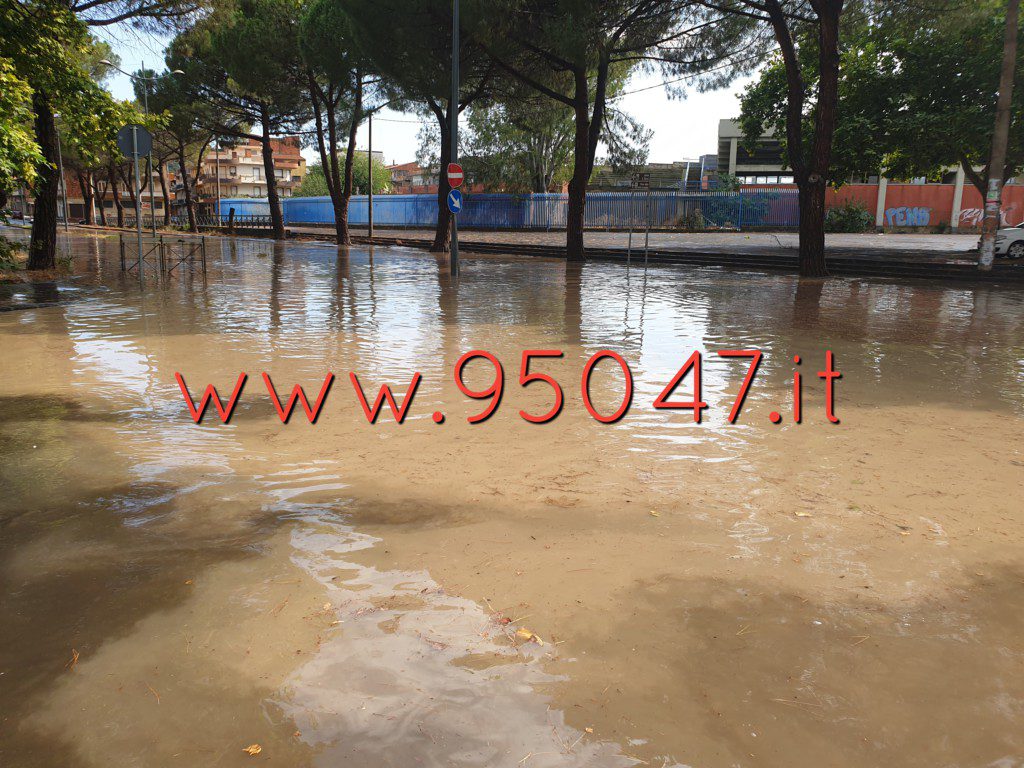 PATERNO': FORTE NUBIFRAGIO STRADE "INVASE" DALL'ACQUA E DANNI