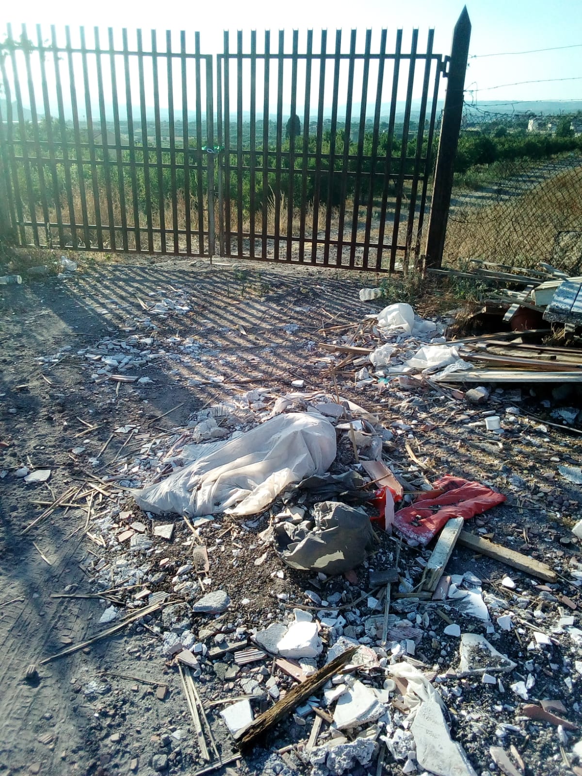 LA SEGNALAZIONE DI UN LETTORE: "SPAZZATURA ABBANDONATA CONTINUAMENTE IN ZONA SAN MARCO "