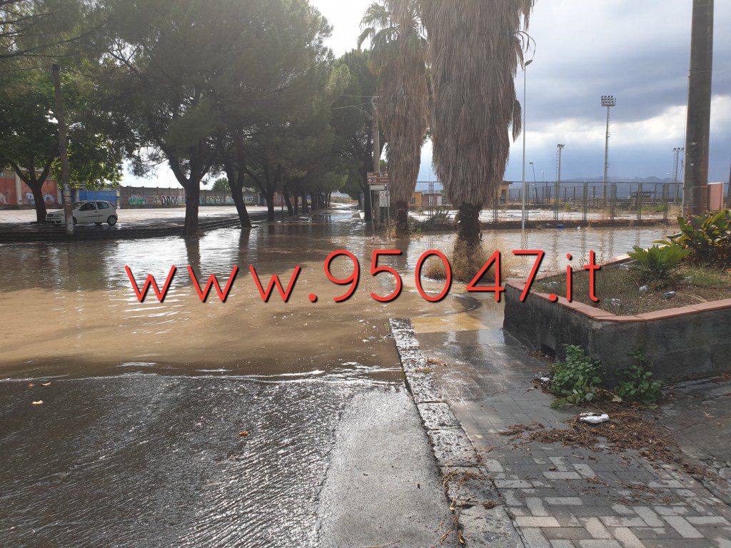 PATERNO': FORTE NUBIFRAGIO STRADE "INVASE" DALL'ACQUA E DANNI