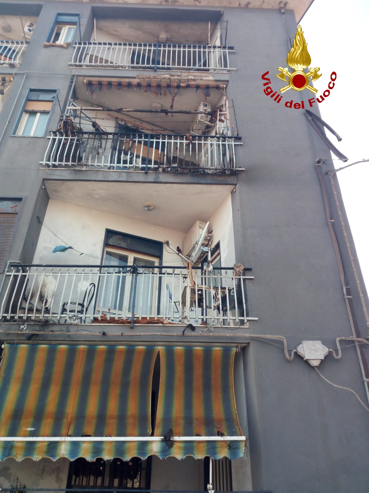 MOTTA SANT'ANASTASIA, INCENDIO MINACCIA ABITAZIONI - FOTO E VIDEO