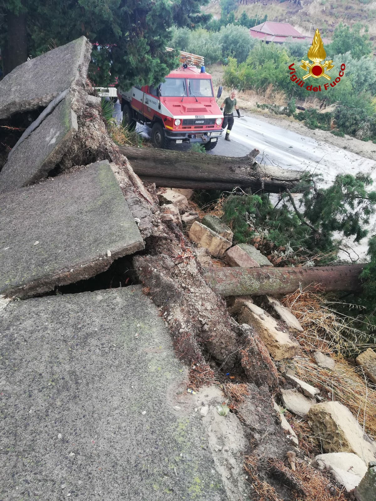 BOMBA D'ACQUA E TROMBA D'ARIA, TRA RAMACCA E SCORDIA