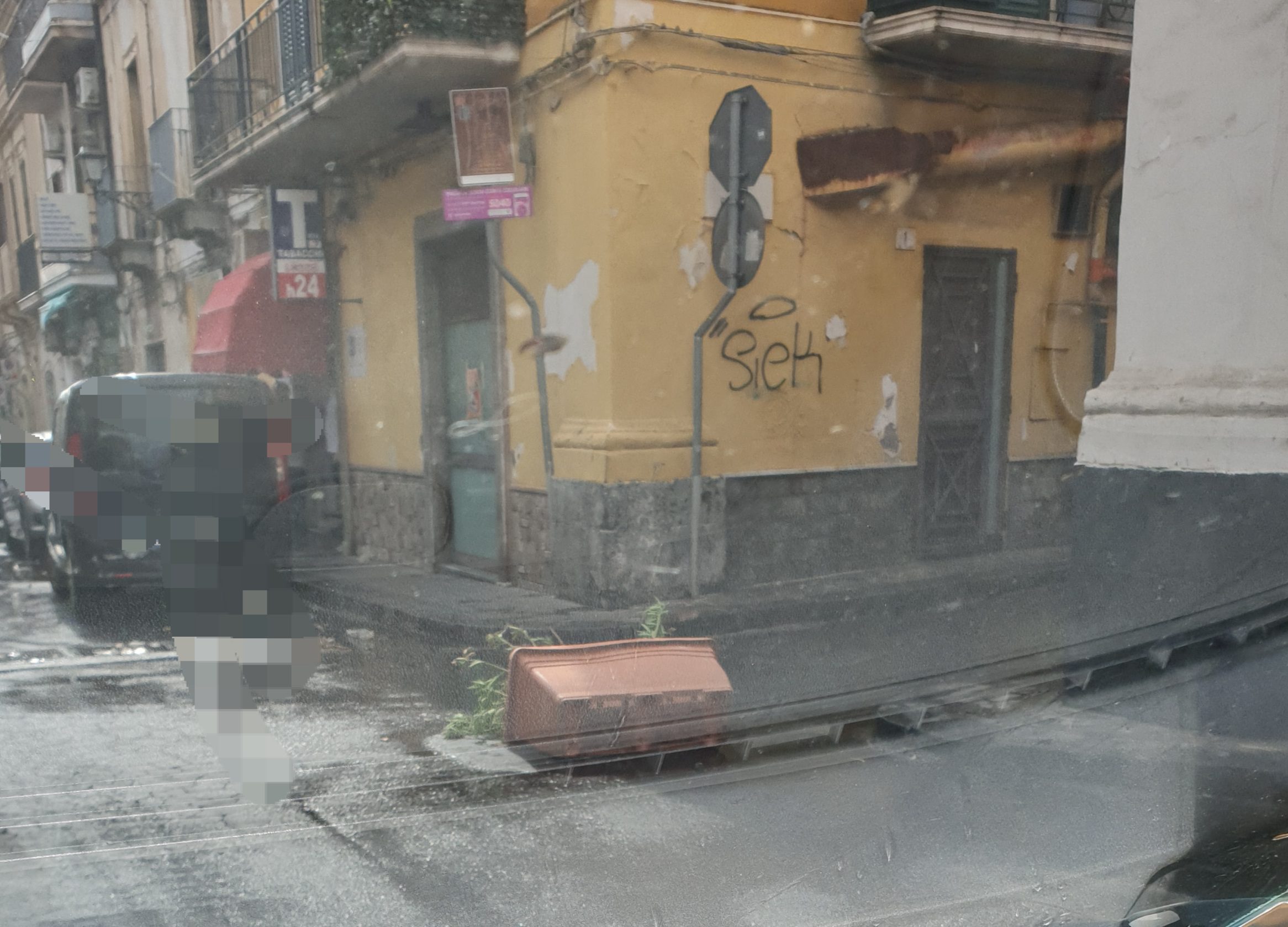 PATERNO': FORTE NUBIFRAGIO STRADE "INVASE" DALL'ACQUA E DANNI