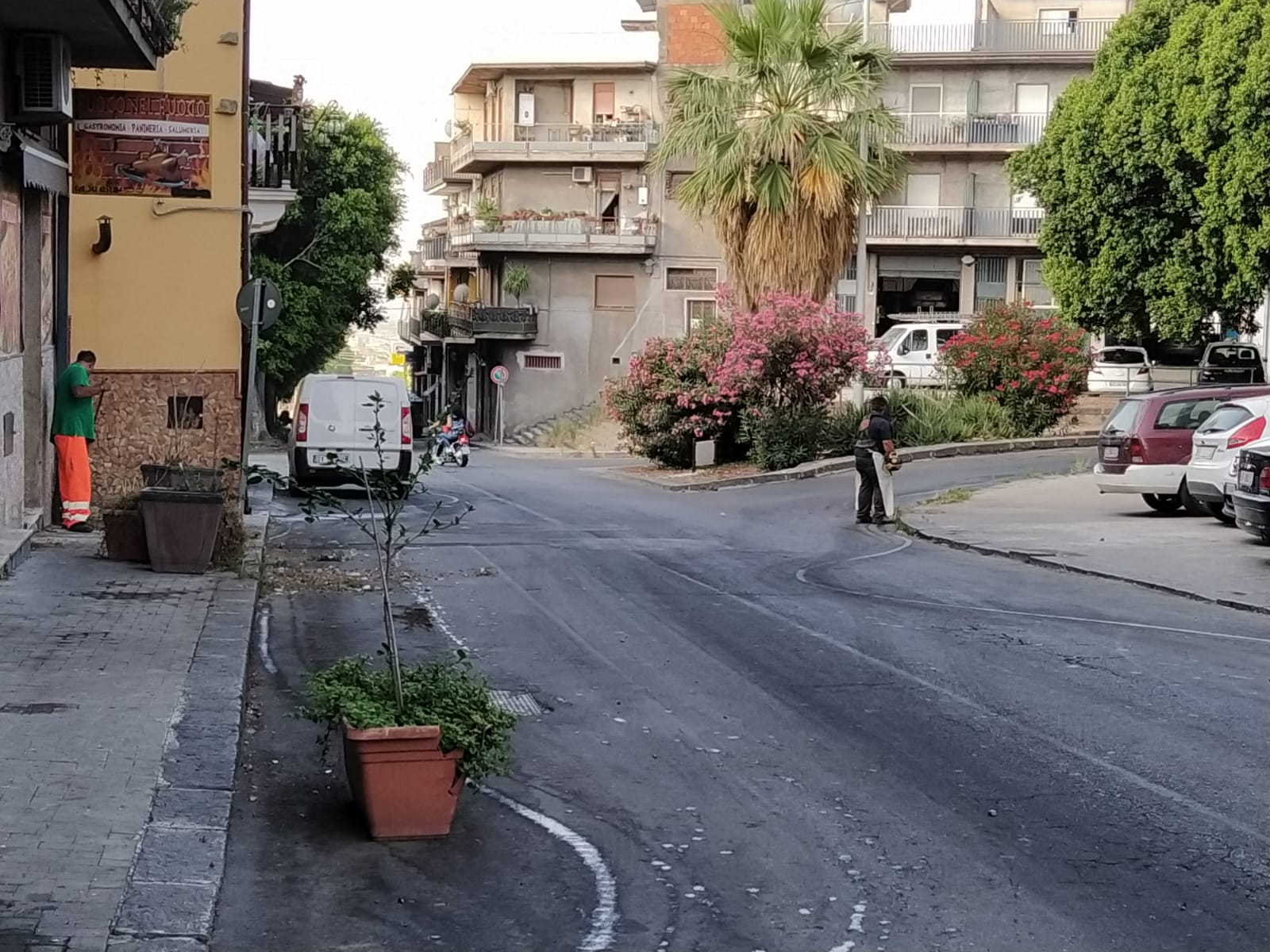 PATERNO’. PULIZIA STRADE, DIVIETI IGNORATI: VENTI MULTE E QUATTRO RIMOZIONI