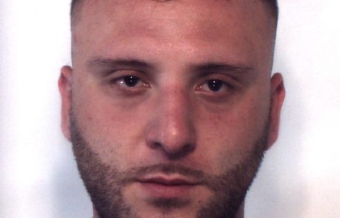 CATANIA: NASCONDEVA DIETRO AL DIVANO 1 KG DI MARIJUANA: ARRESTATO