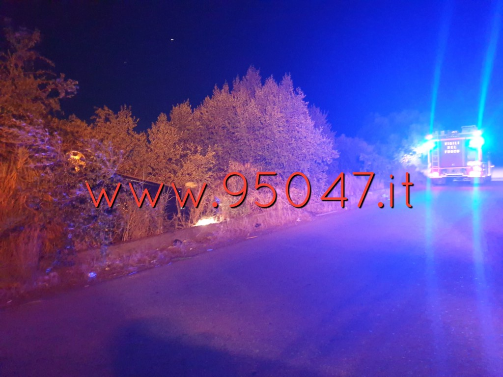 INCIDENTE A MOTTA SANT'ANASTASIA SI RIBALTA CON L’AUTO, ILLESO IL CONDUCENTE