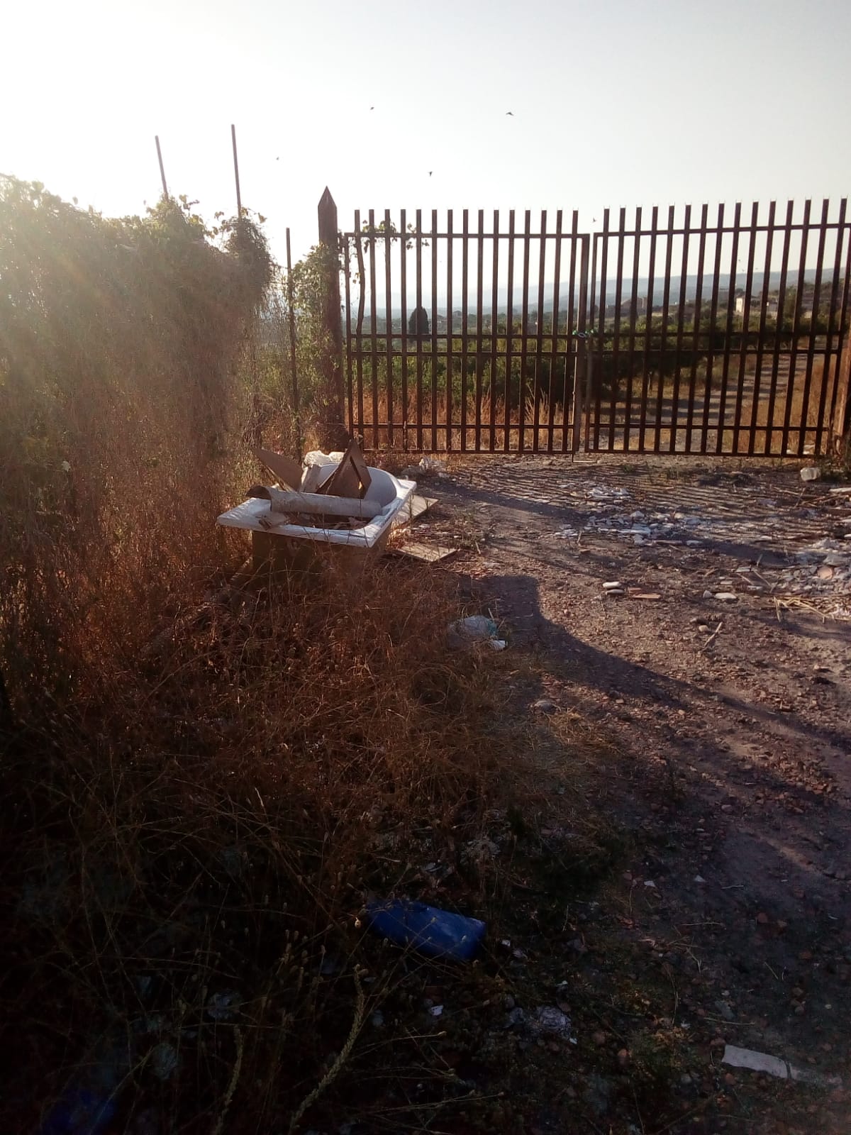 LA SEGNALAZIONE DI UN LETTORE: "SPAZZATURA ABBANDONATA CONTINUAMENTE IN ZONA SAN MARCO "