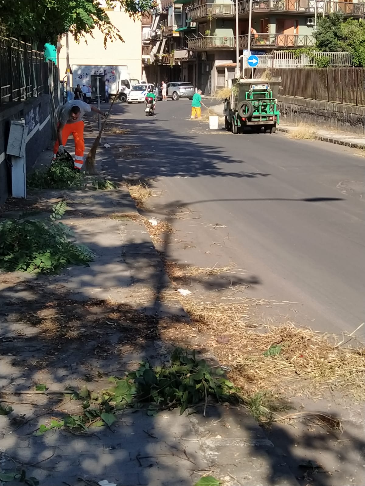 PATERNO’. PULIZIA STRADE, DIVIETI IGNORATI: DIECI MULTE  E DUE RIMOZIONI