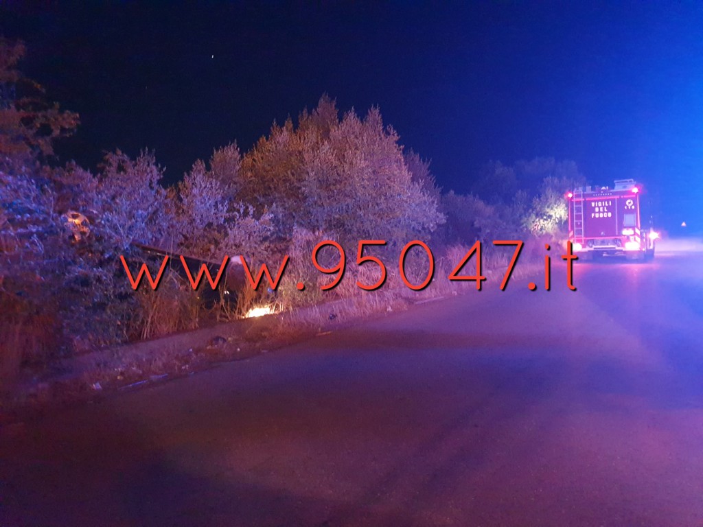 INCIDENTE A MOTTA SANT'ANASTASIA SI RIBALTA CON L’AUTO, ILLESO IL CONDUCENTE