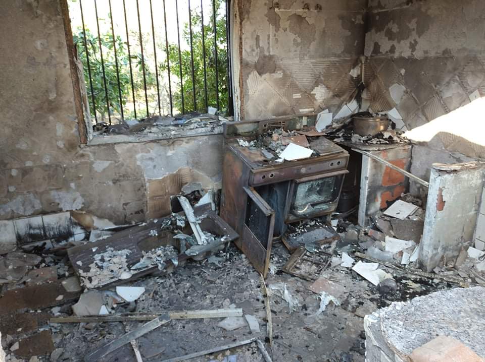 PATERNO', CASE RURALI IN FIAMME NELLA NOTTE