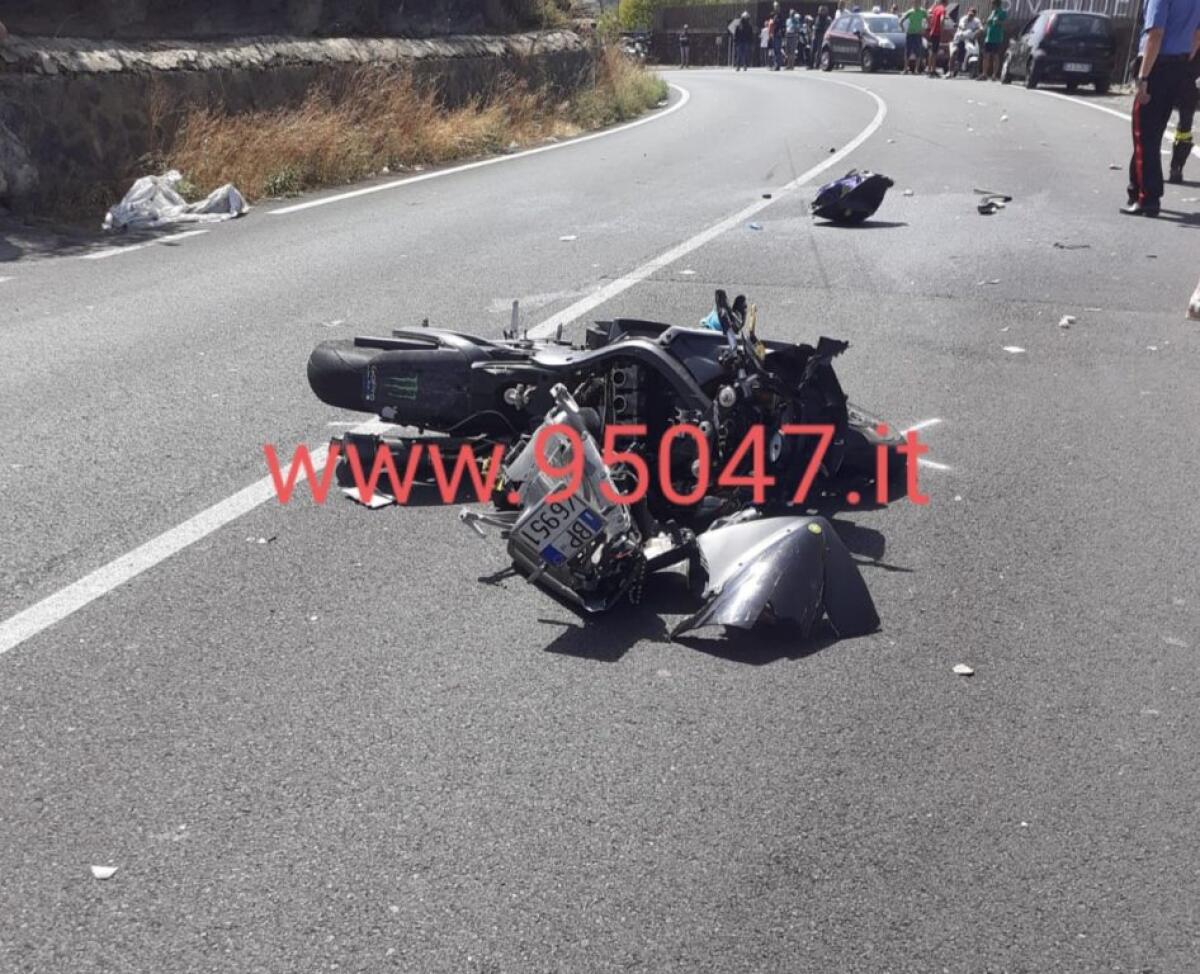 SCONTRO AUTO-MOTO SULLA BRONTE ADRANO - 