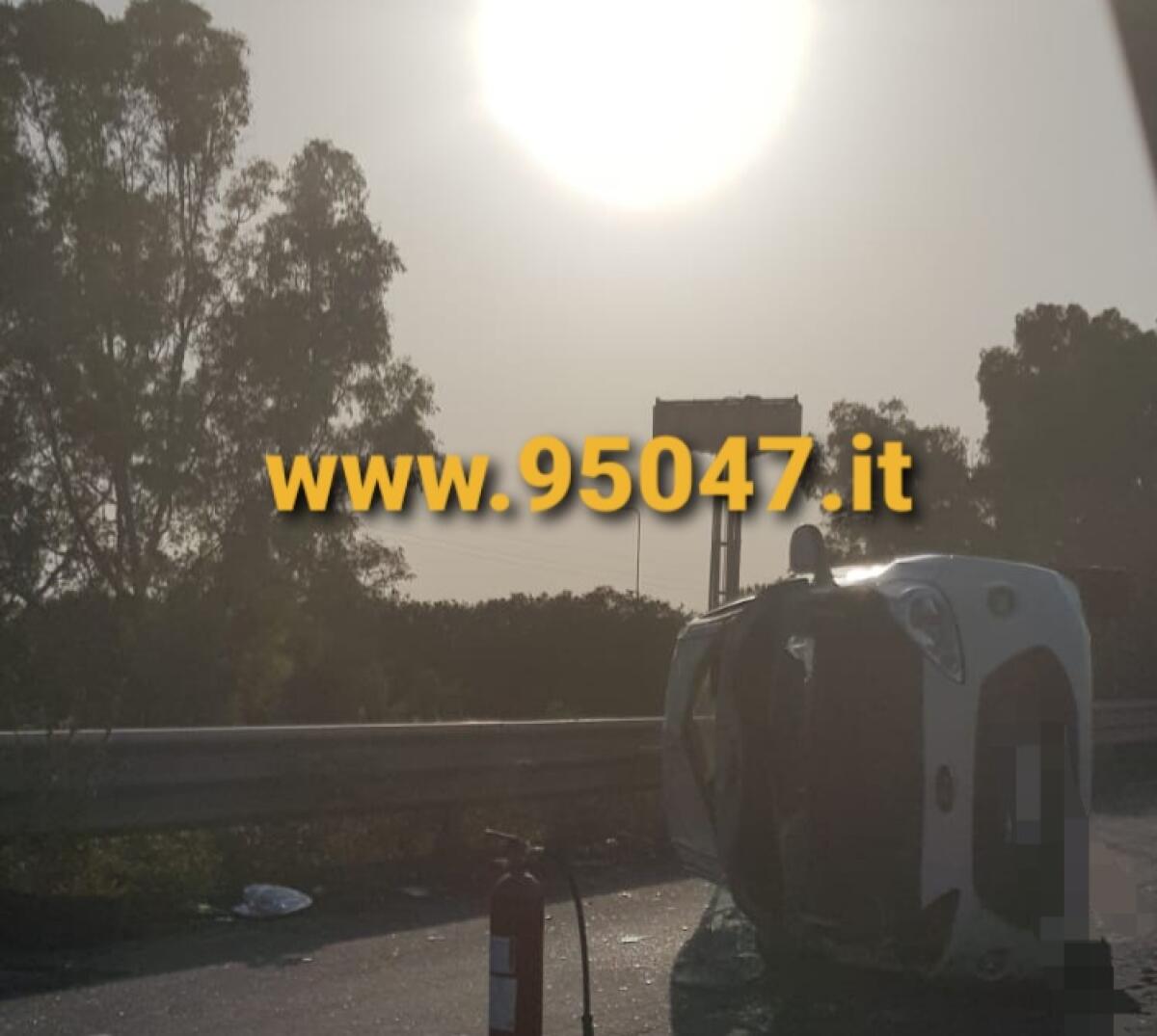 INCIDENTE,  AUTO SI RIBALTA NELLA ZONA INDUSTRIALE DI CATANIA - 