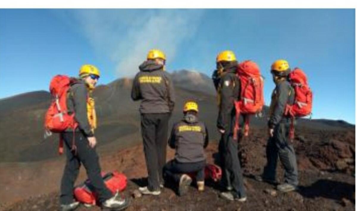COPPIA DI FIDANZATI SI PERDE SULL'ETNA: RITROVATA DALLA GDF - 