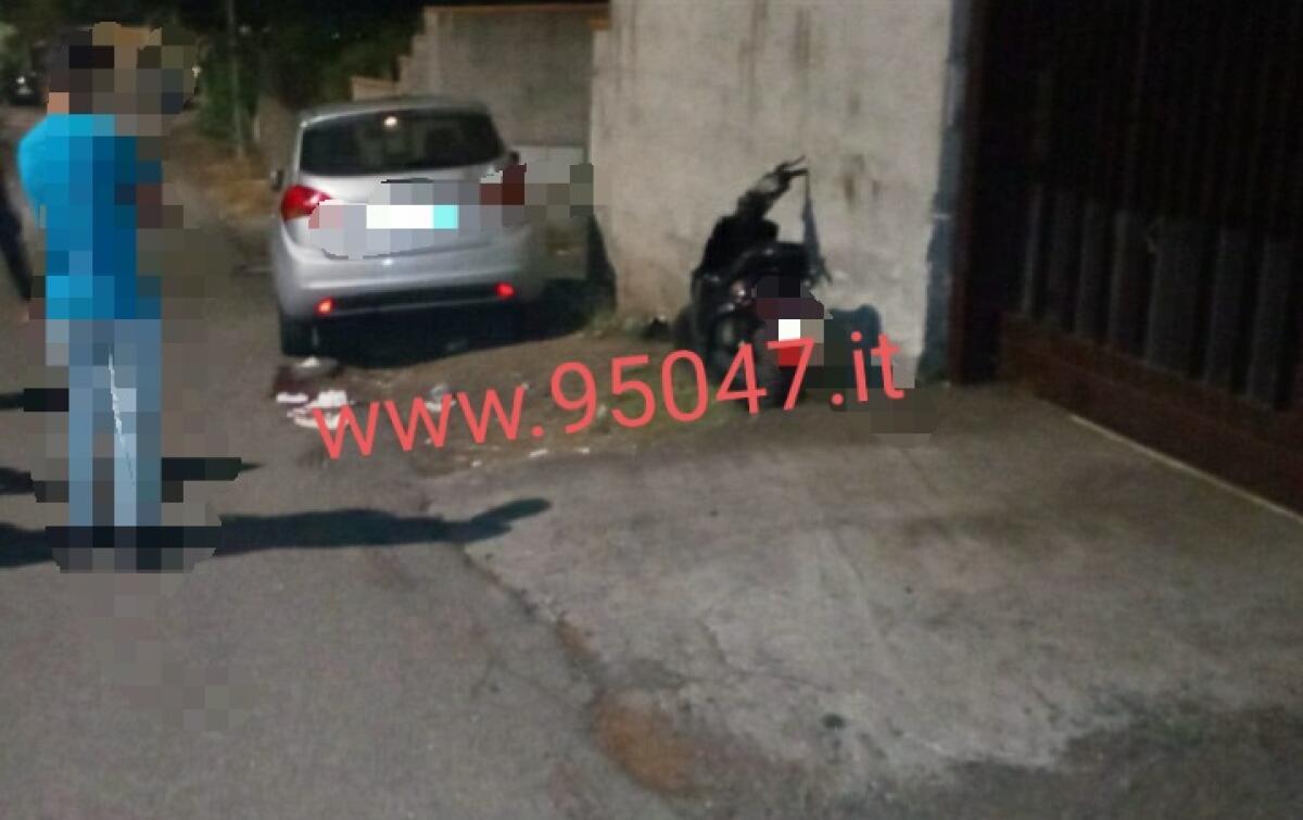 BELPASSO: SCOOTER FINISCE SOTTO UN’AUTO, FERITI DUE RAGAZZI - 