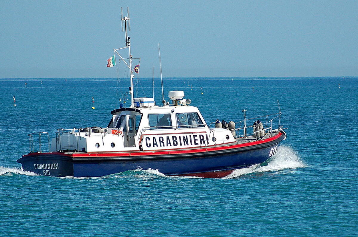 GIARDINI NAXOS, RECUPERATO CADAVERE INCASTRATO TRA GLI SCOGLI - 