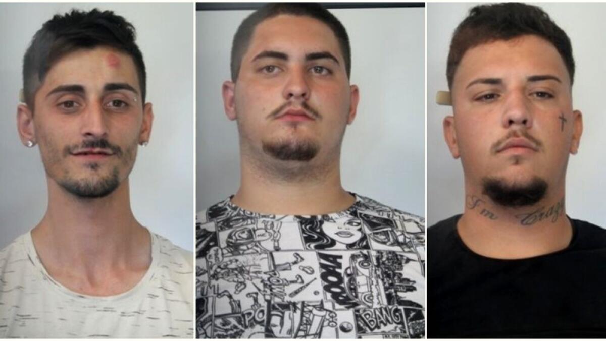 IN TRE RAPINANO UNA COPPIA DI FIDANZATI, PUNTANDO COLTELLO ALLA GOLA PER RUBARGLI L'AUTO - 