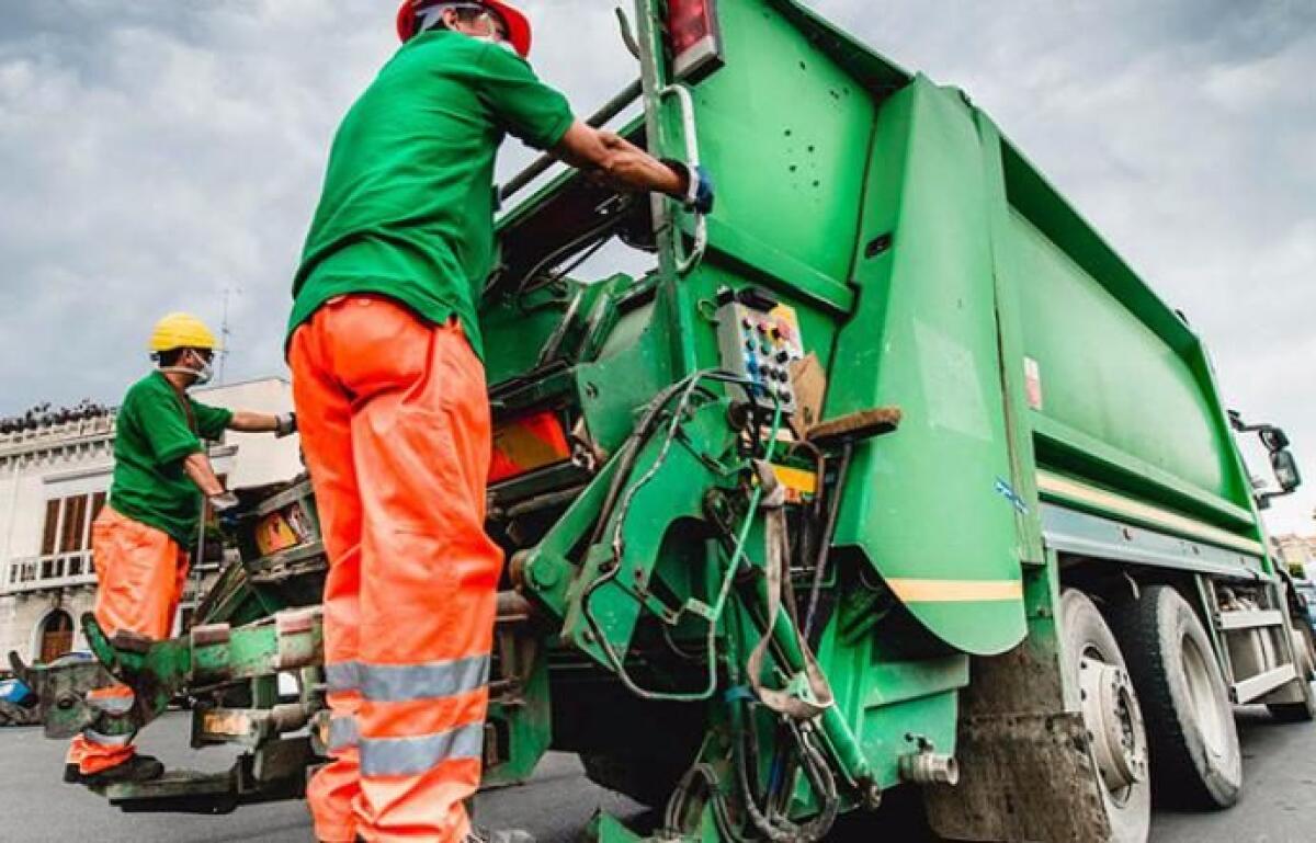 PATERNÒ RACCOLTA RIFIUTI, SERVIZIO REGOLARE A FERRAGOSTO - 